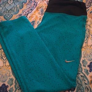 🌸 Nike Dri Fit capris🌸